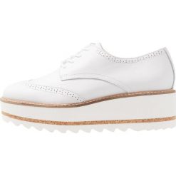 Jazzówki damskie: Bullboxer Oksfordki white