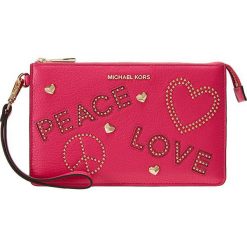 MICHAEL Michael Kors GUSSET WRISTLET Kopertówka raspberry. Czerwone kopertówki damskie marki MICHAEL Michael Kors, bez wzorów, bez dodatków. W wyprzedaży za 383,20 zł.