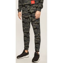 Calvin Klein Performance - Spodnie. Czarne spodnie męskie Calvin Klein Performance, na co dzień, s, bez wzorów, z bawełny. Za 399,90 zł.