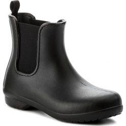 Kalosze CROCS - Freesail Chelsea Boot W 204630 Black/Black. Czarne kalosze damskie Crocs, na imprezę, z tworzywa sztucznego, klasyczne, bez obcasa, bez zapięcia. Za 219,00 zł.