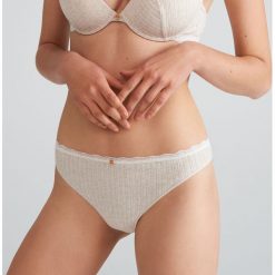 Stringi z koronką 3 pack - Kremowy. Stringi damskie Reserved. Za 39,99 zł.