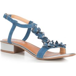 Buty damskie. Czarne klapki damskie Wittchen, bez wzorów, ze skóry, na niskim obcasie. W wyprzedaży za 299,90 zł.