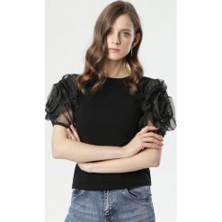 Czarna Bluzka Neaira. Czarne bluzki damskie Born2be, s, bez wzorów, bez kołnierzyka, bez rękawów. W wyprzedaży za 54,99 zł.