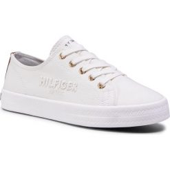 Tenisówki TOMMY HILFIGER - Tommy Basic Sneaker FW0FW05123YBI Ivory YBI. Białe półbuty damskie TOMMY HILFIGER, bez wzorów, z gumy, bez zapięcia. Za 299,00 zł.