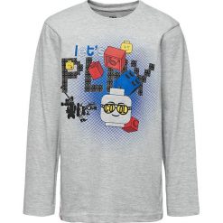 Koszulka "CM-50107" w kolorze szarym. Szare t-shirty chłopięce LEGO Wear, z nadrukiem, z długim rękawem. W wyprzedaży za 35,95 zł.