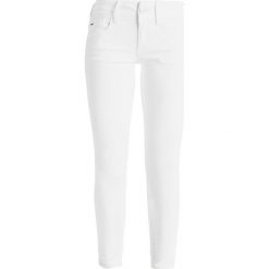GStar LYNN DMID SUPER SKINNY ANKLE Jeans Skinny Fit yield white. Białe jeansy damskie relaxed fit G-Star, z bawełny. W wyprzedaży za 487,20 zł.