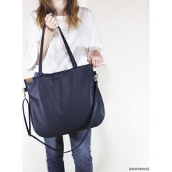 Pacco bag torebka granatowa na zamek vegan. Torebki klasyczne damskie Pakamera, w paski, na ramię, bez dodatków. Za 170,00 zł.