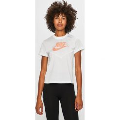 Nike Sportswear - T-shirt. Fioletowe topy damskie Nike Sportswear, s, z nadrukiem, z poliesteru, z okrągłym kołnierzem. W wyprzedaży za 99,90 zł.