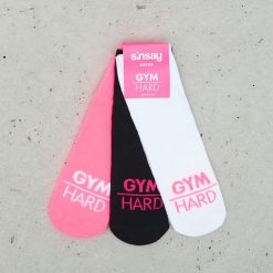 Skarpetki Gym Hard - Wielobarwny. Skarpetki damskie Sinsay, bez wzorów. Za 9,99 zł.