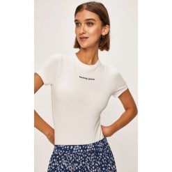 Tommy Jeans - T-shirt. Białe bluzki damskie Tommy Jeans, s, z nadrukiem, z elastanu, z okrągłym kołnierzem, z krótkim rękawem. Za 159,90 zł.