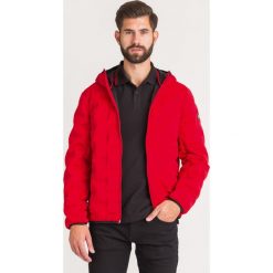 KURTKA PUCHOWA ARMANI EXCHANGE. Czerwone płaszcze męskie Armani Exchange, m, z aplikacjami, z puchu, bez kaptura. Za 1349,00 zł.