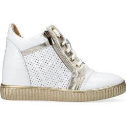 Sneakersy biało złote na koturnie. Białe sneakersy damskie Arturo Vicci, ze skóry. Za 269,00 zł.