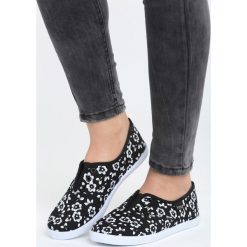 Czarne Tenisówki How We Do. Czarne trampki i tenisówki damskie Born2be, w kwiaty, bez zapięcia. Za 29,99 zł.
