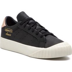 Buty adidas - Everyn W CQ2003 Cblack/Cblack/Ashpea. Czarne buty sportowe damskie Adidas, bez wzorów, ze skóry, sportowe. W wyprzedaży za 269,00 zł.