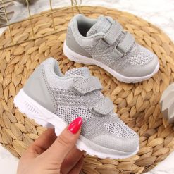Buty sportowe dziewczęce na rzepy szare American Club - szary. Szare buty dziewczęce sportowe American CLUB, bez wzorów, na rzepy. Za 89,99 zł.