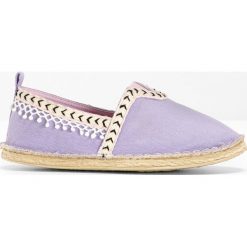 Espadryle bonprix kolor bzu. Fioletowe baleriny damskie bonprix, w paski, bez obcasa. Za 69,99 zł.