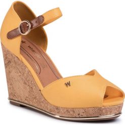 Sandały WRANGLER - Panama Raval WL01531A Yellow 073. Żółte klapki damskie Wrangler, bez wzorów, ze skóry ekologicznej, bez obcasa, na obcasie. W wyprzedaży za 219,00 zł.