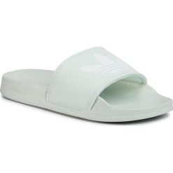 Klapki adidas - Adilette Lite W FU9136 Dshgrn/Ftwwht/Dshgrn. Zielone klapki damskie Adidas, bez wzorów, ze skóry ekologicznej, bez obcasa. Za 129,00 zł.