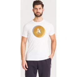 T-SHIRT Armani Exchange. Białe t-shirty męskie Armani Exchange, s, z nadrukiem, z bawełny, z okrągłym kołnierzem. Za 181,30 zł.