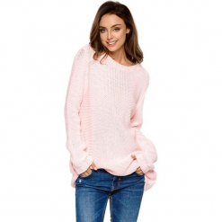 Sweter w kolorze jasnoróżowym. Brązowe swetry oversize damskie marki Lemoniade, z klasycznym kołnierzykiem. Za 169,95 zł.