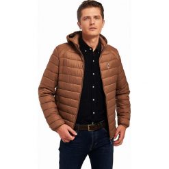 Kurtka przejściowa w kolorze jasnobrązowym. Pomarańczowe płaszcze męskie Polo Club Men, m, z aplikacjami, bez kaptura. W wyprzedaży za 254,95 zł.