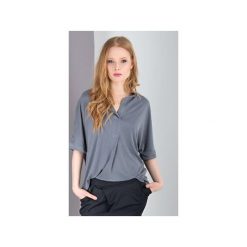 Bluzka koszulowa MAYA SHIRT. Szare bluzki ciążowe marki MeMola, m, z poliesteru, sportowe, ze stójką, moda ciążowa. Za 219,00 zł.