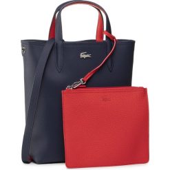 Torebka LACOSTE - Vertical Shopping Bag NF2991AA Peacoat Salsa B50. Czerwone torebki klasyczne damskie Lacoste, bez wzorów, ze skóry ekologicznej, klasyczne, bez dodatków. W wyprzedaży za 419,00 zł.
