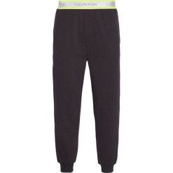 Calvin Klein Dres męski Jogger NM1771E-001 (rozmiar XL). Jeansy męskie Calvin Klein, xl, bez wzorów. W wyprzedaży za 221,00 zł.