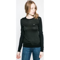 Lacoste - Sweter. Czerwone swetry klasyczne damskie marki Lacoste, z wiskozy, z okrągłym kołnierzem. W wyprzedaży za 299,90 zł.