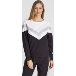 BLUZA Twinset U&B. Czarne bluzy damskie Twinset U&B, s, z aplikacjami, z materiału, bez rękawów, bez kaptura. Za 419,40 zł.