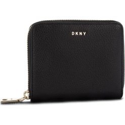 Duży Portfel Damski DKNY - Sm Zip Around R831A656 Blk/Gold BGD. Czarne portfele damskie DKNY, bez wzorów, ze skóry. W wyprzedaży za 329,00 zł.
