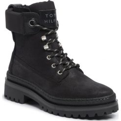 Trapery TOMMY HILFIGER - Sporty Outdoor Lace Up Bootie FW0FW04343 Black BDS. Czarne trapery damskie TOMMY HILFIGER, ze skóry, klasyczne, bez obcasa, bez zapięcia. W wyprzedaży za 349,00 zł.