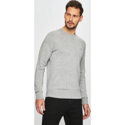 Tommy Hilfiger - Sweter. Szare swetry męskie marki TOMMY HILFIGER, s, bez wzorów, z jedwabiu, z okrągłym kołnierzem, bez kaptura. Za 449,90 zł.