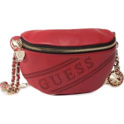 Saszetka nerka GUESS - Not Coordinated Belts BW7327 P0220 RED. Czerwone nerki damskie Guess, z aplikacjami, ze skóry ekologicznej, młodzieżowe, bez dodatków. Za 479,00 zł.