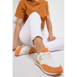 Biało-Pomarańczowe Buty Sportowe Aleiki. Pomarańczowe buty sportowe damskie Renee, bez wzorów, z dresówki, sportowe. Za 89,99 zł.