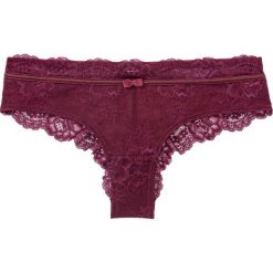 Figi brazylijskie bonprix czerwony rododendron - matowy jeżynowy. Fioletowe figi damskie marki bonprix, w koronkowe wzory, z satyny. Za 34,99 zł.