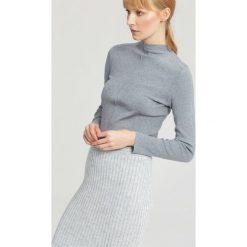 Szary Sweter Gind. Szare swetry klasyczne damskie marki other, xl, prążkowane, casualowe, z okrągłym kołnierzem. Za 29,99 zł.