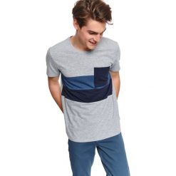 T-shirt z kieszonką. Niebieskie t-shirty męskie Top Secret, na lato, m, bez wzorów, z kontrastowym kołnierzykiem, krótkie. W wyprzedaży za 34,99 zł.