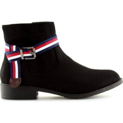 Sztyblety damskie czarne 99-150 Black. Czarne botki damskie ButyModne, eleganckie, z okrągłym noskiem, bez obcasa, na zamek. W wyprzedaży za 109,00 zł.