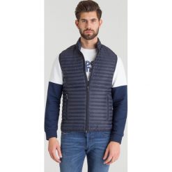 Grantowa pikowana kamizelka Emporio Armani - Granatowy. Niebieskie płaszcze męskie Emporio Armani, m, bez wzorów, bez kaptura. Za 839,00 zł.