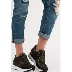 ZIELONE BUTY ZE WZOREM. Żółte trampki i tenisówki damskie marki KYLIE, bez wzorów, bez zapięcia. Za 53,00 zł.