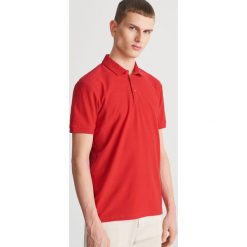 Koszulka polo regular fit - Czerwony. Czerwone koszulki męskie Reserved, s, bez wzorów, bez rękawów. Za 79,99 zł.