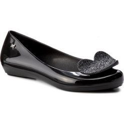 Baleriny ZAXY - Glamour Fem 82360 Czarny 01003 Y285005. Czarne baleriny damskie Zaxy, na co dzień, bez wzorów, z tworzywa sztucznego, klasyczne, bez obcasa, na płaskiej podeszwie, bez zapięcia. W wyprzedaży za 129,00 zł.