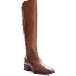 Buty damskie. Kozaki damskie Wittchen, na co dzień, ze skóry, bez obcasa, bez zapięcia. W wyprzedaży za 399,90 zł.