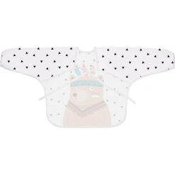 Śliniaczek w kolorze białym ze wzorem z rękawami. Białe śliniaki Mr Little Fox, bez wzorów, z poliesteru. W wyprzedaży za 79,95 zł.