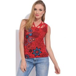 Top w kolorze czerwonym. Czerwone topy damskie Namaste, z nadrukiem, z bawełny, klasyczne, bez kołnierzyka, bez rękawów. W wyprzedaży za 85,95 zł.