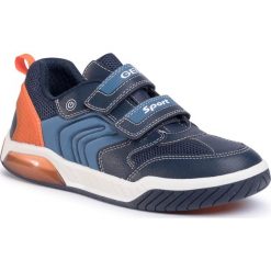Sneakersy GEOX - J Inek B. D J949CD 0FE14 C0820 DD Navy/Orange. Niebieskie trampki chłopięce Geox, bez wzorów, ze skóry ekologicznej, na rzepy. W wyprzedaży za 229,00 zł.