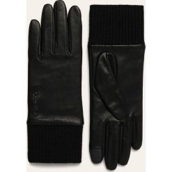Calvin Klein - Rękawiczki skórzane. Czarne rękawiczki damskie Calvin Klein, bez wzorów, z wełny. W wyprzedaży za 259,90 zł.