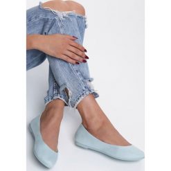 Niebieskie Balerinki Polite. Niebieskie baleriny damskie Renee, z aplikacjami, bez obcasa, na płaskiej podeszwie. Za 39,99 zł.
