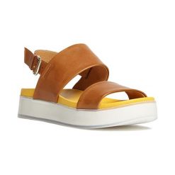 Skórzane sandały w kolorze jasnobrązowym. Sandały damskie Tosca Blu, Bagatt. W wyprzedaży za 249,95 zł.